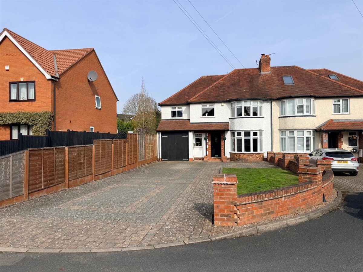 Hanbury Hill, Stourbridge, DY8 1BE