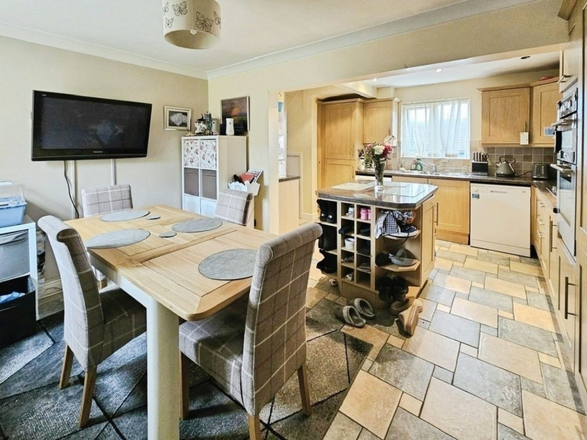 Rangers Avenue, Dursley