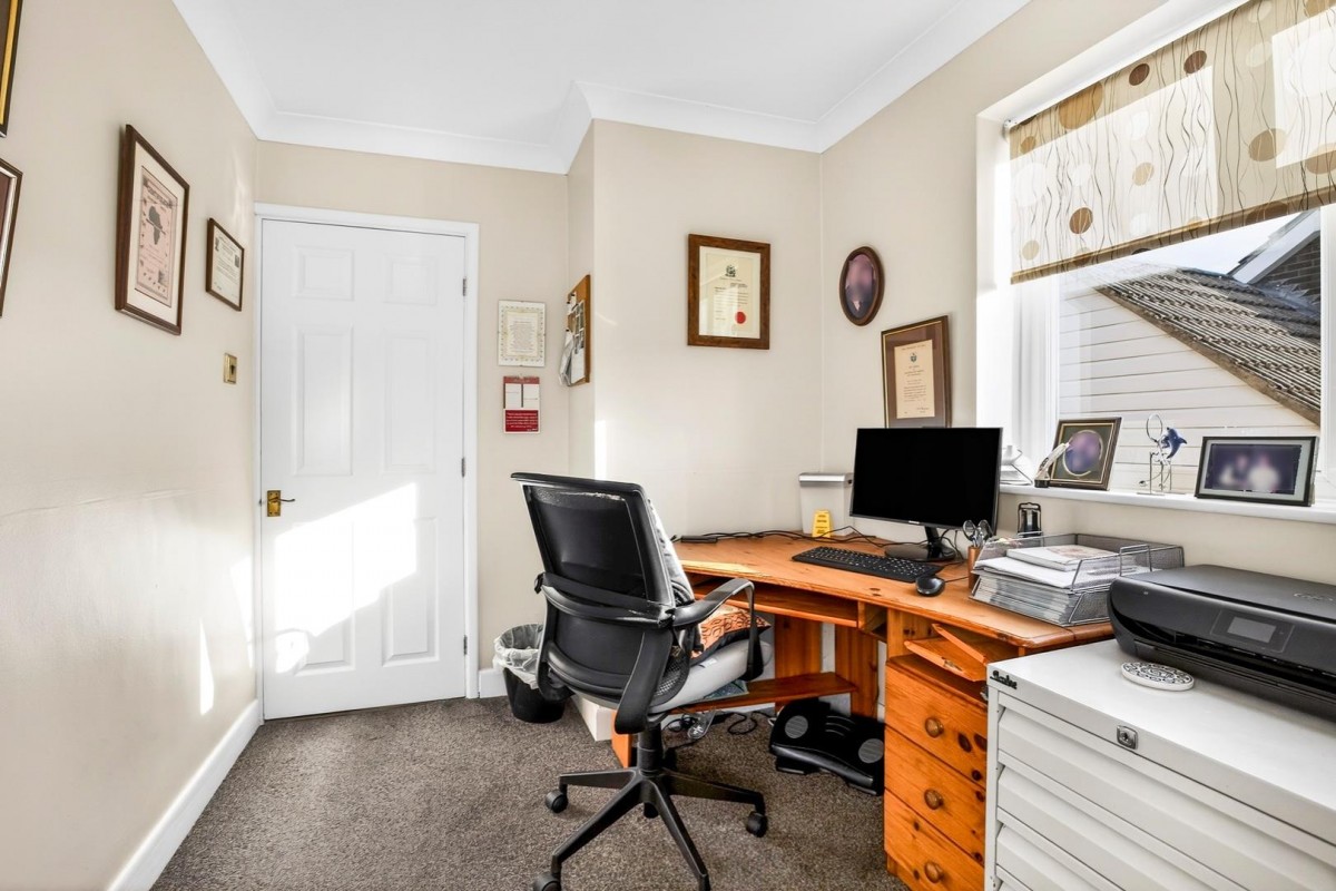 Rosamond Drive, Sheffield, S17 4LW