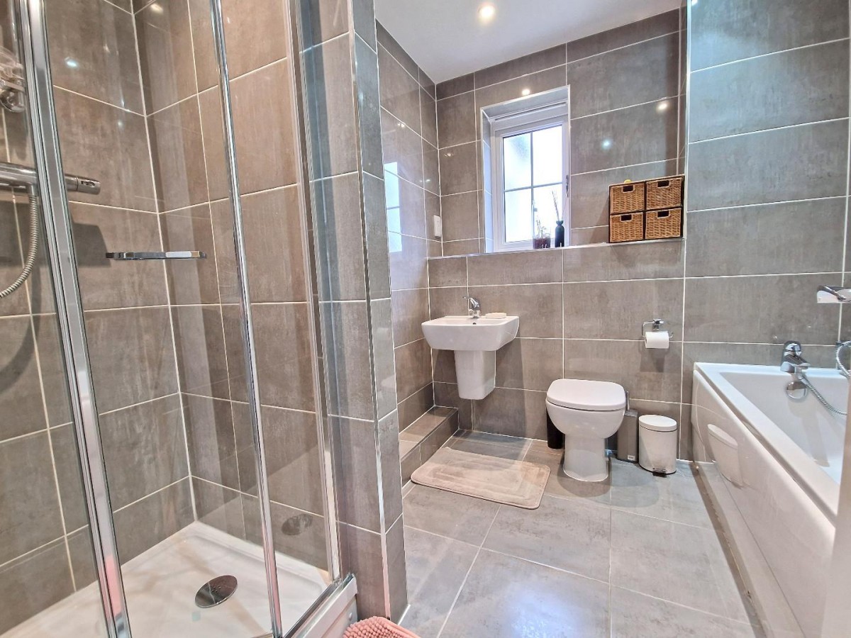 Whitelands Way, Bicester