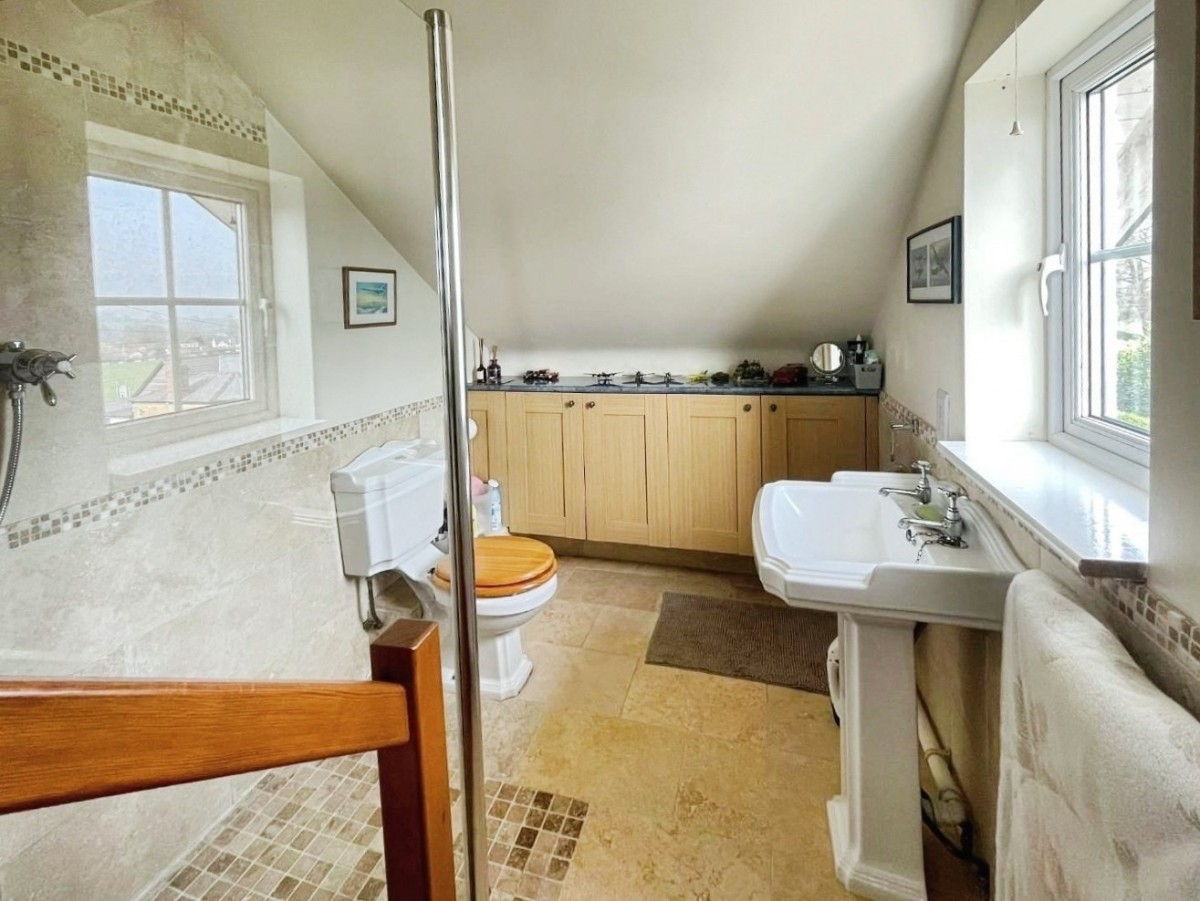 Kingshill Road, Dursley, GL11 4EF