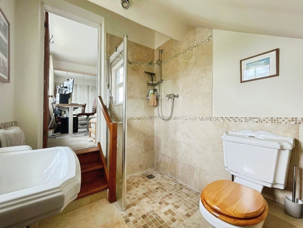 Kingshill Road, Dursley, GL11 4EF