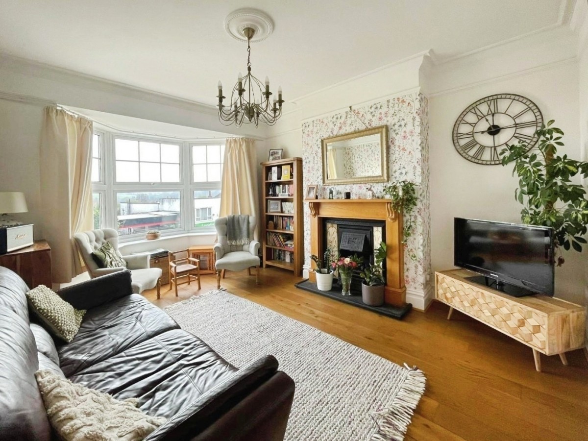 Kingshill Road, Dursley, GL11 4EF