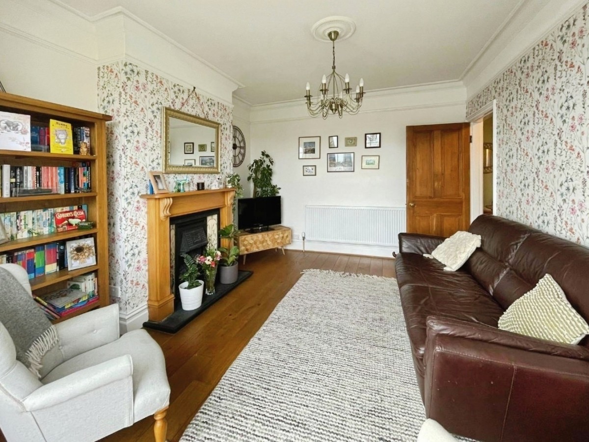 Kingshill Road, Dursley, GL11 4EF