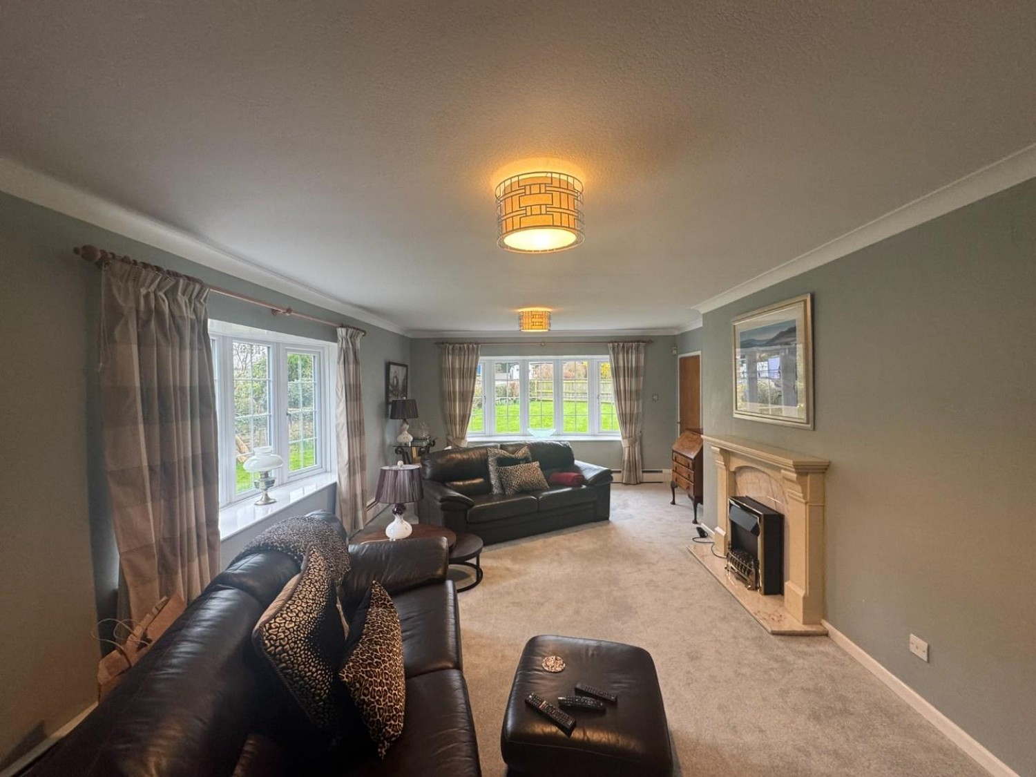 Whitegates, Old Great North Road