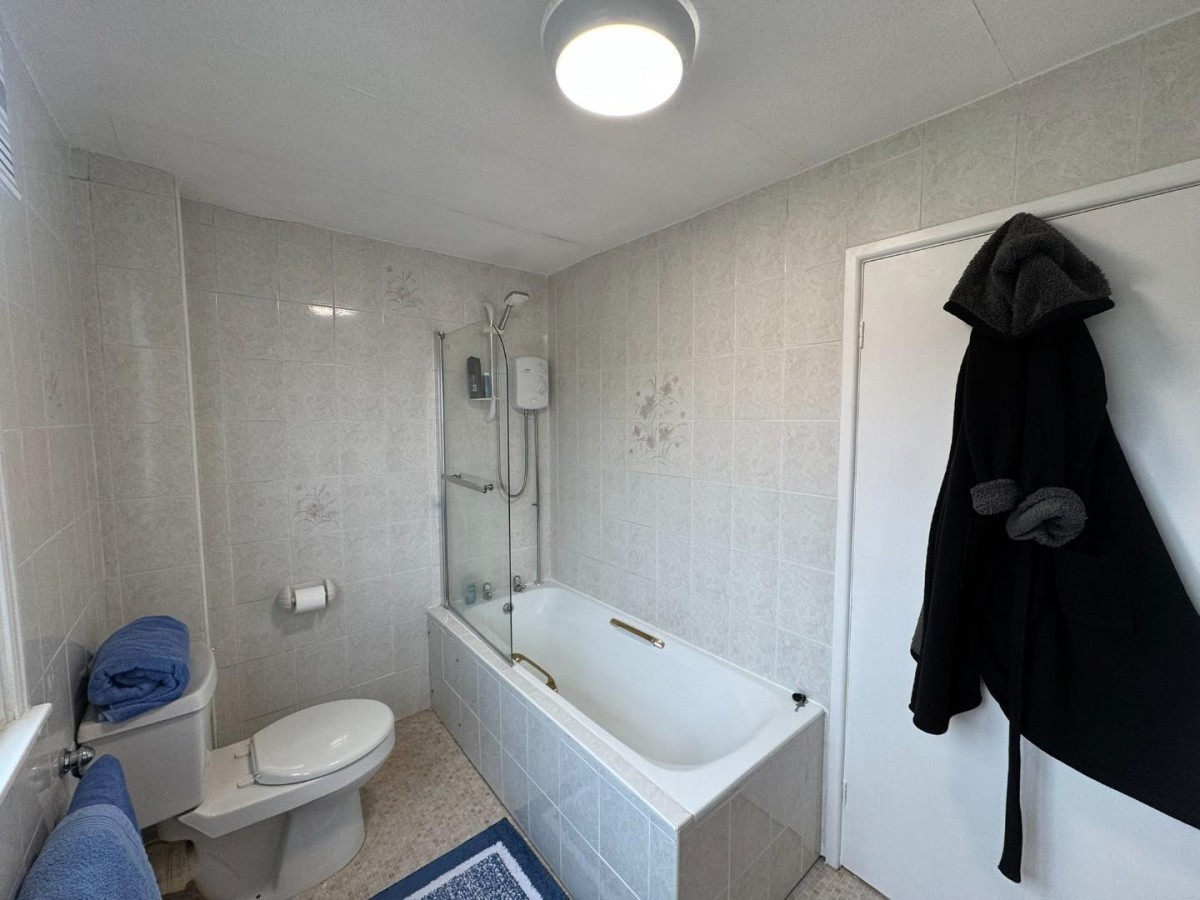 Whitegates, Old Great North Road