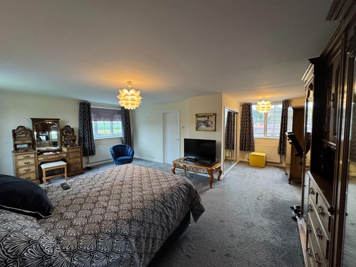 Whitegates, Old Great North Road