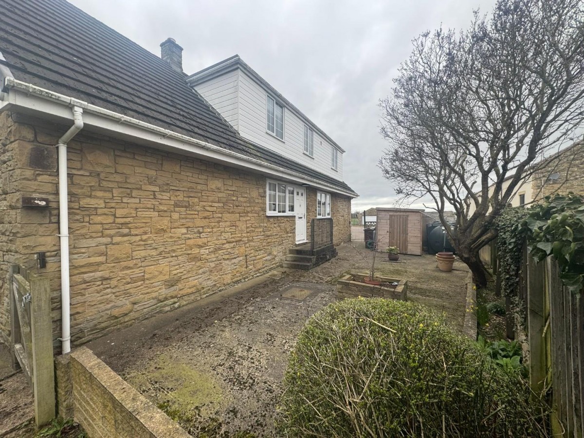 Whitegates, Old Great North Road