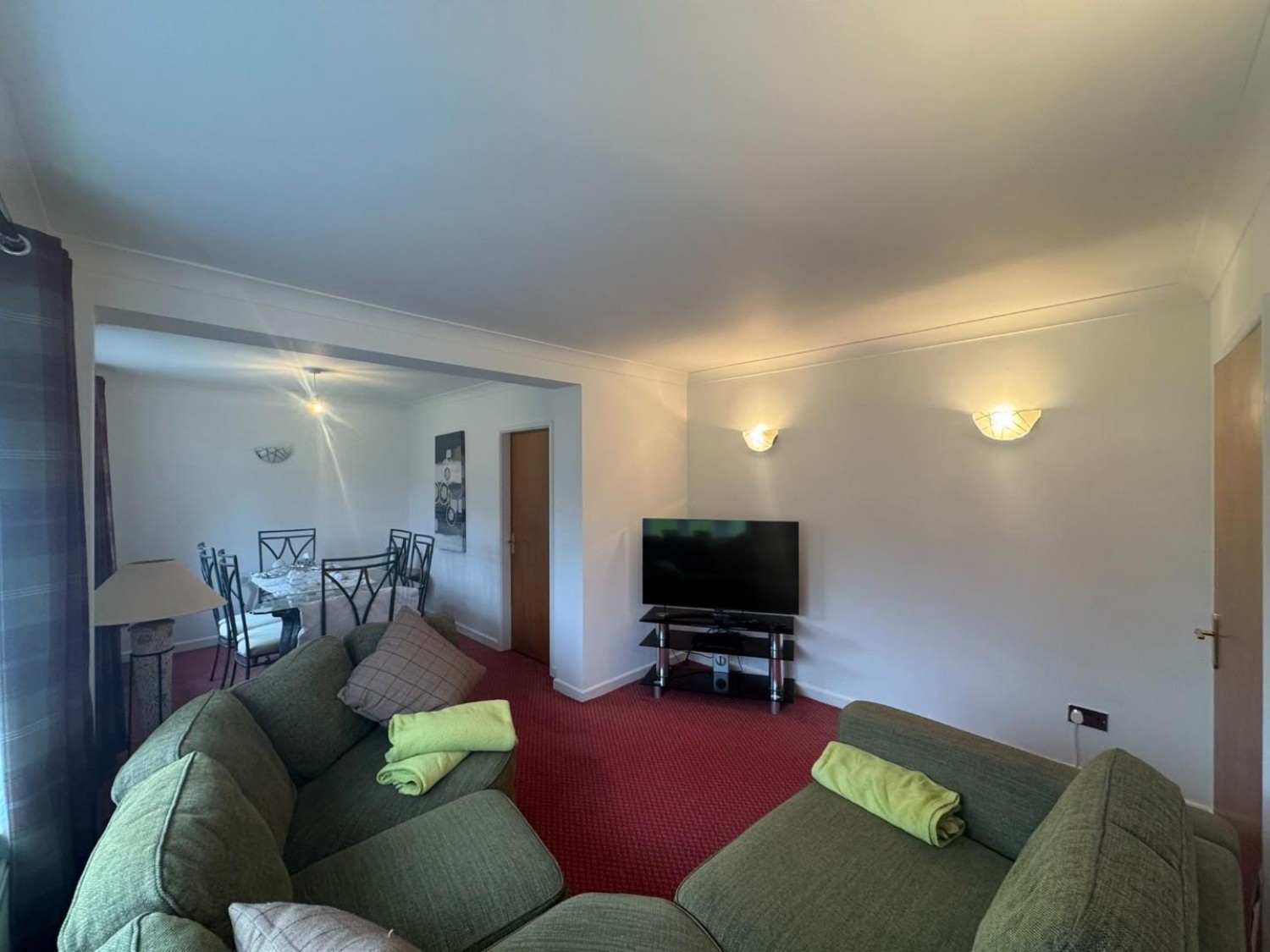 Whitegates, Old Great North Road