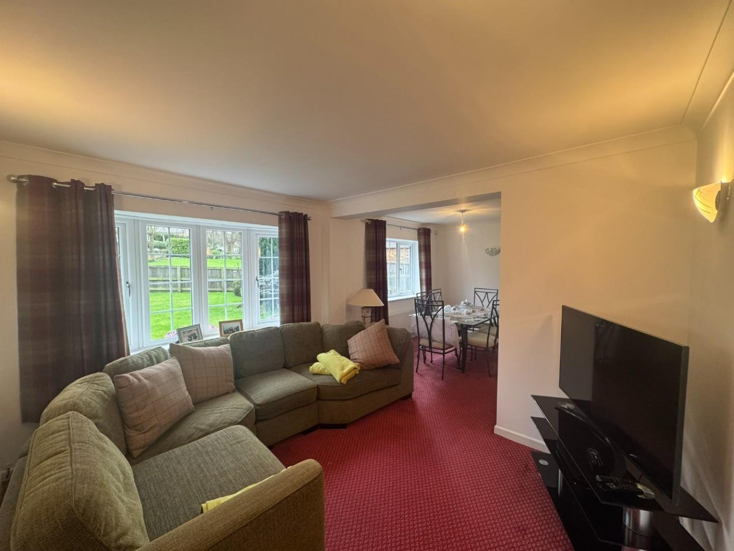 Whitegates, Old Great North Road