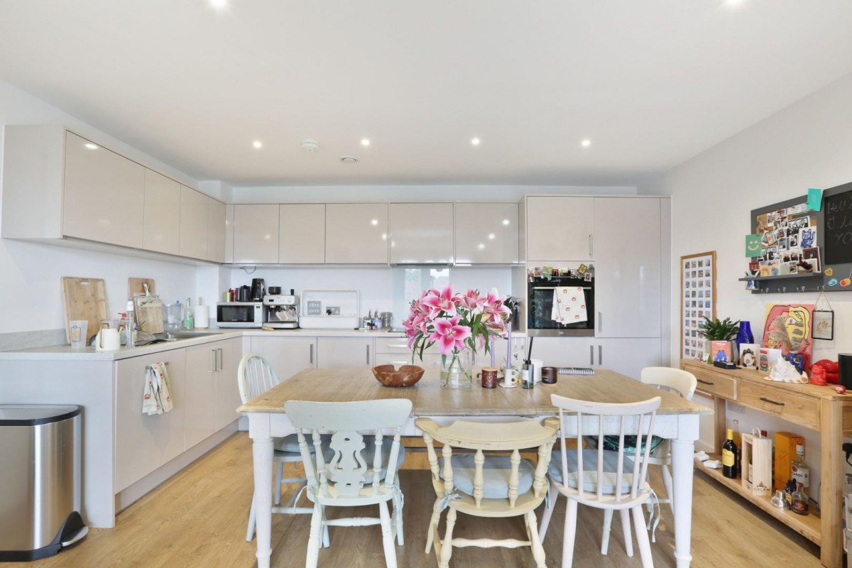 Lomond Grove, London, SE5