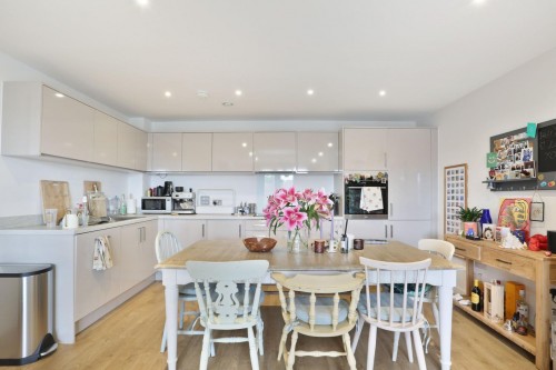 Lomond Grove, London, SE5