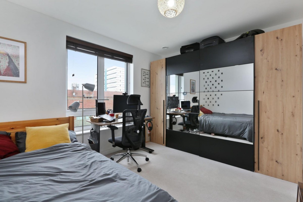 Lomond Grove, London, SE5