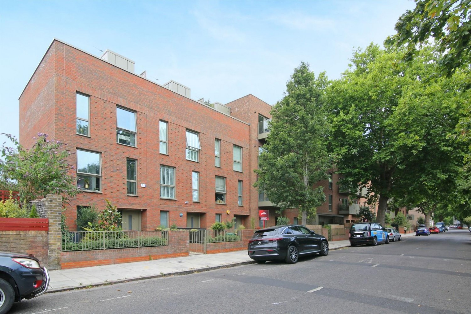 Lomond Grove, London, SE5