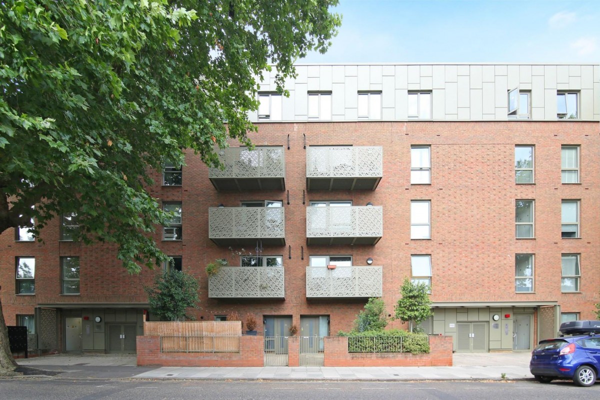 Lomond Grove, London, SE5