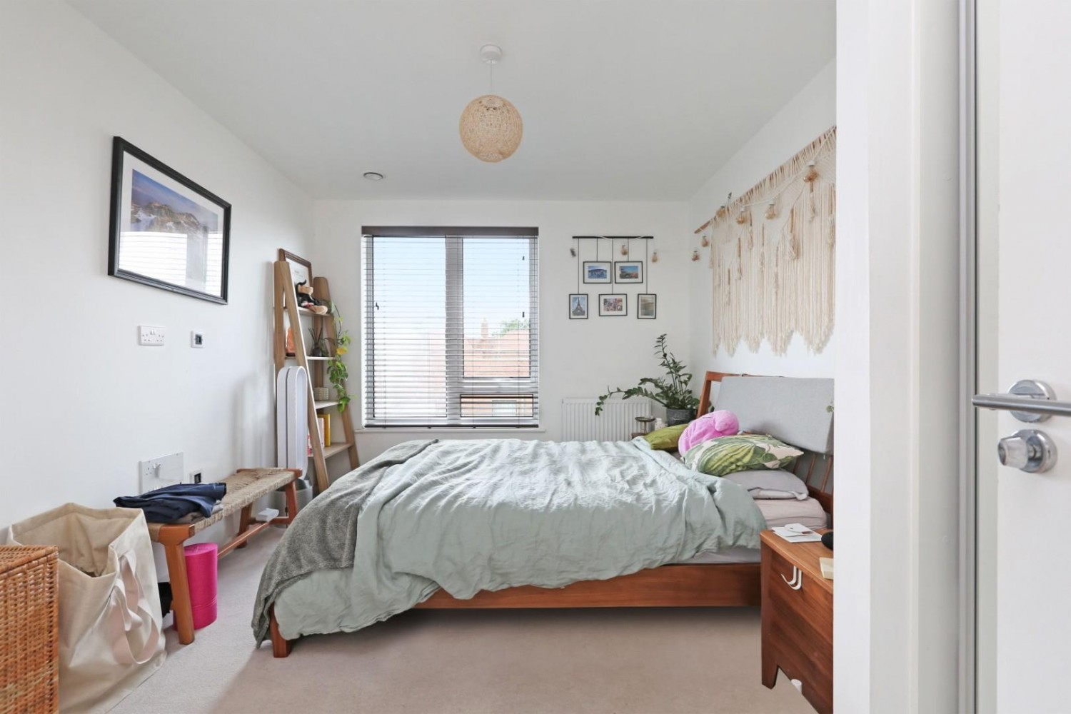 Lomond Grove, London, SE5