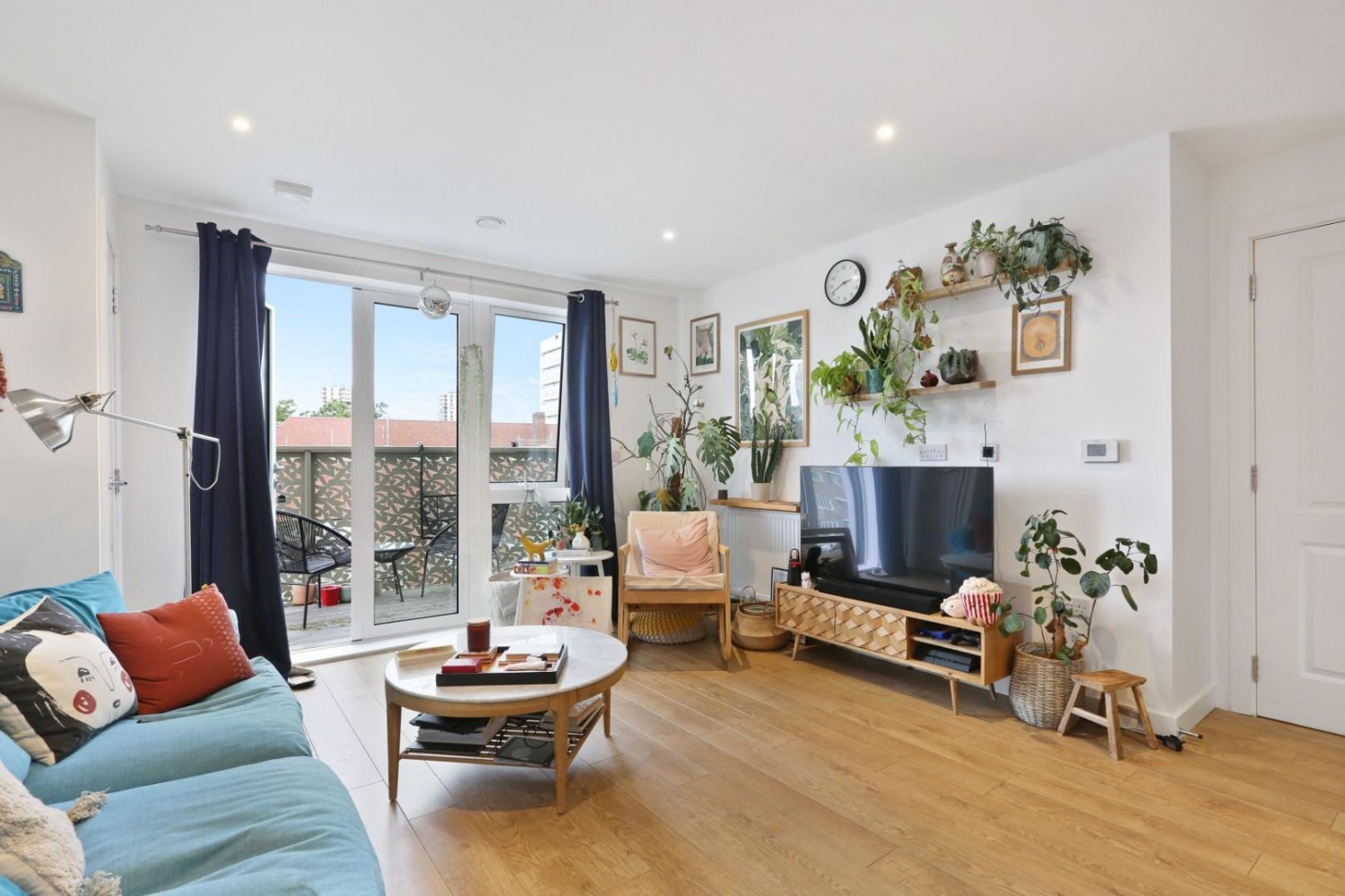 Lomond Grove, London, SE5