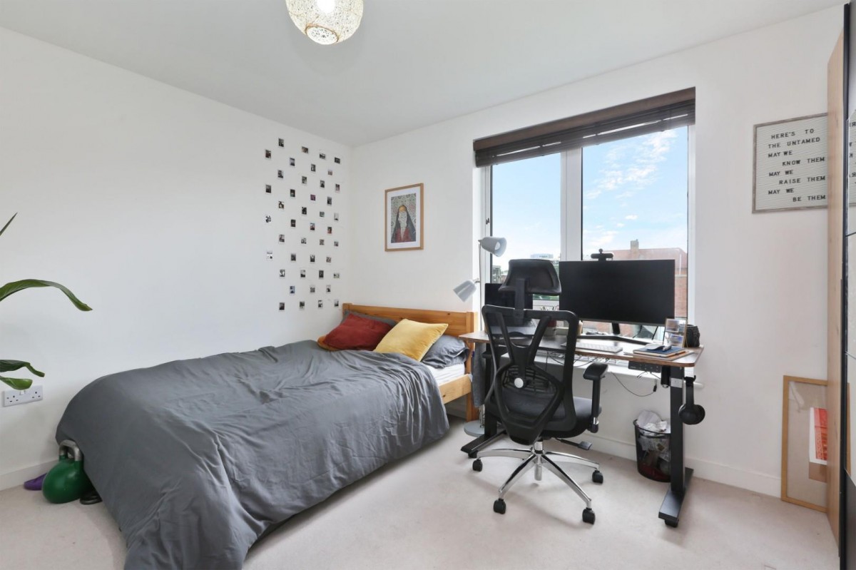 Lomond Grove, London, SE5