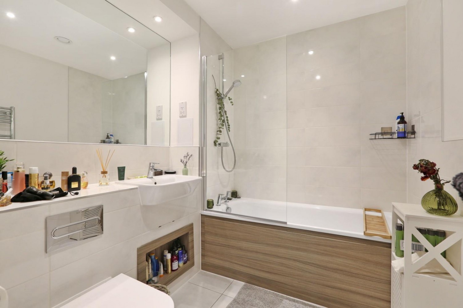 Lomond Grove, London, SE5