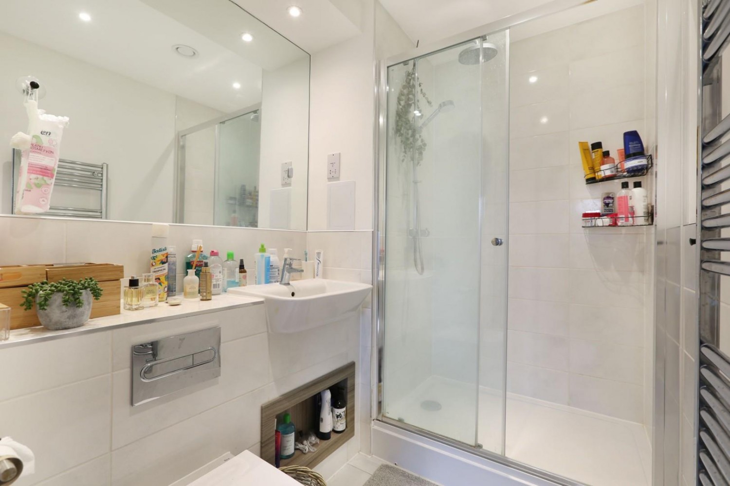 Lomond Grove, London, SE5