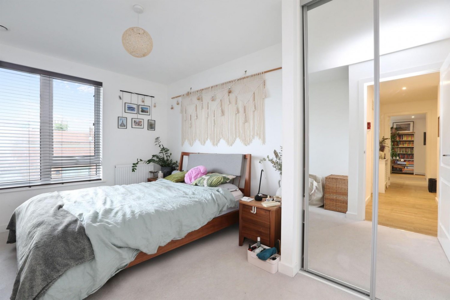 Lomond Grove, London, SE5