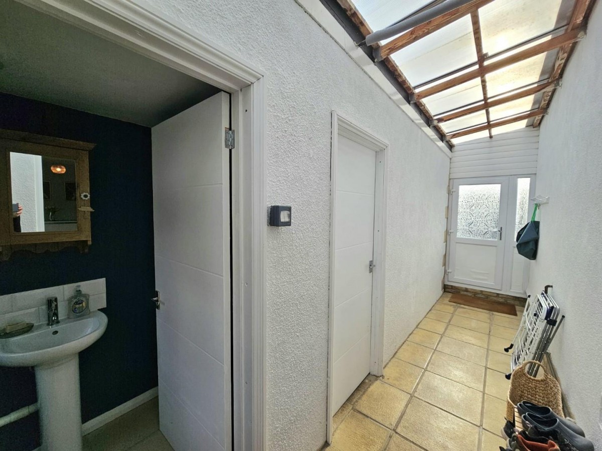 Orchard Leaze, Cam, GL11 6HX