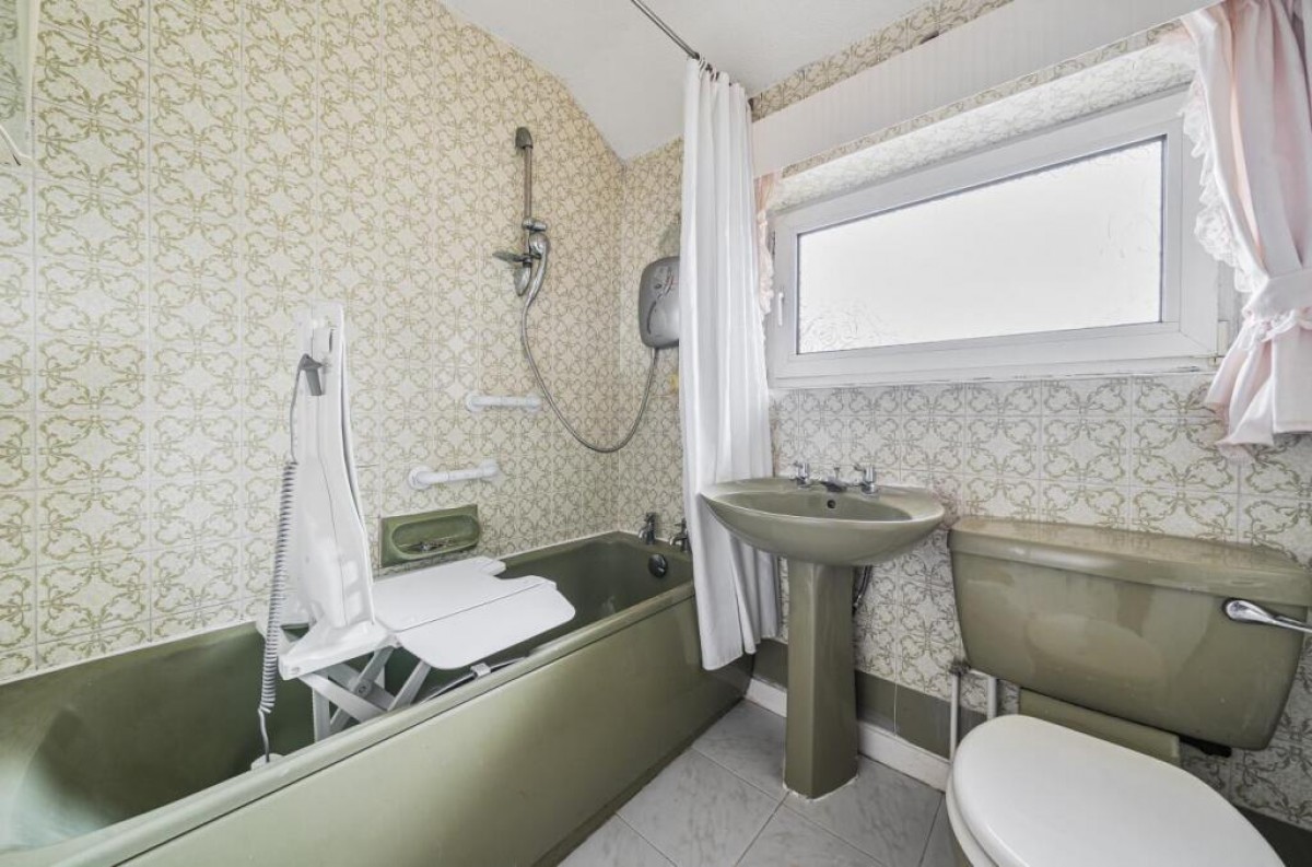 Hall Park Avenue, Horsforth, Leeds