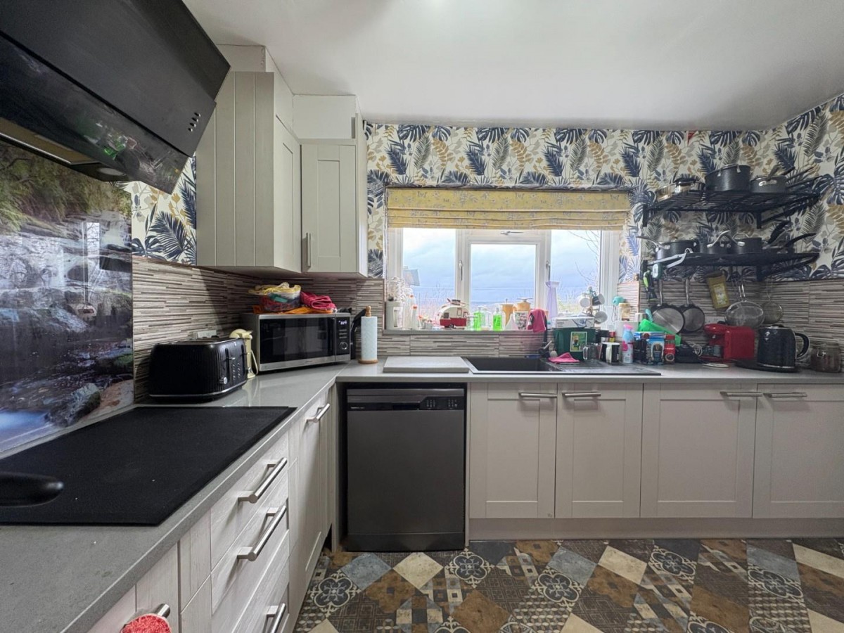 Mountain Road, Dewsbury