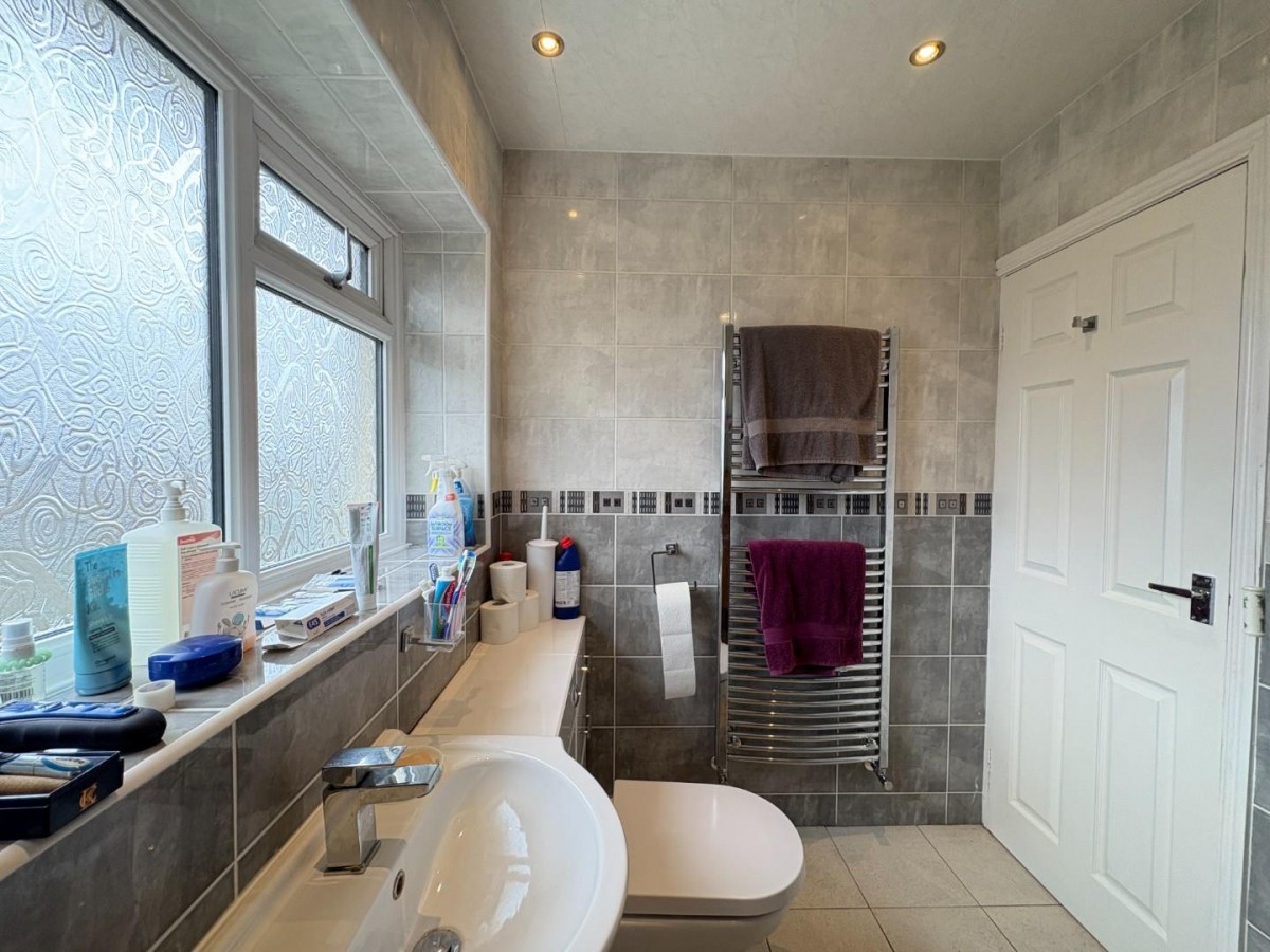 Mountain Road, Dewsbury