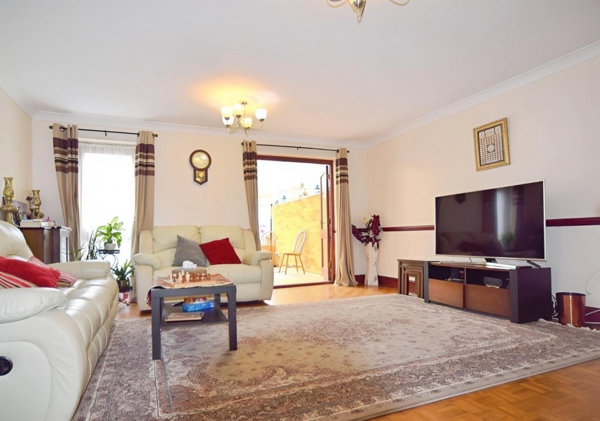 Rose End, Worcester Park