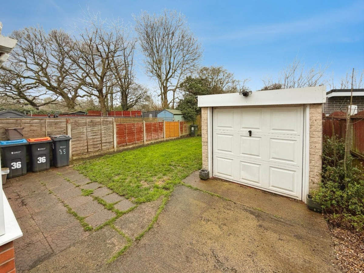 Berry Drive, Great Sutton