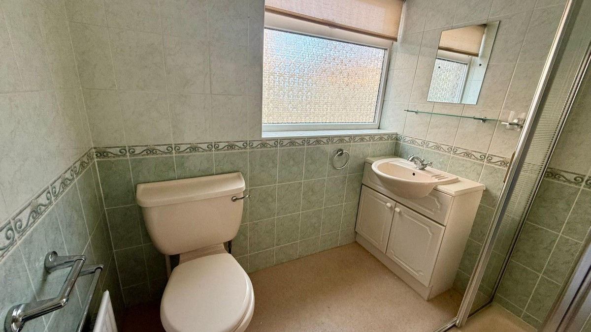 White Lee Road, Batley