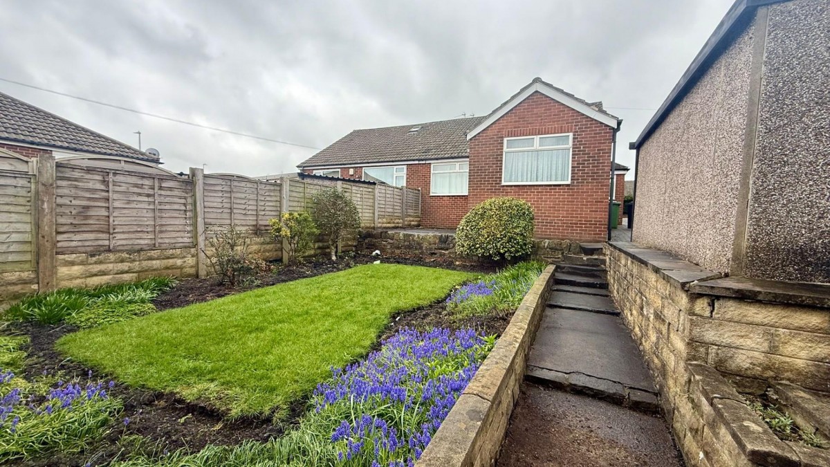 White Lee Road, Batley