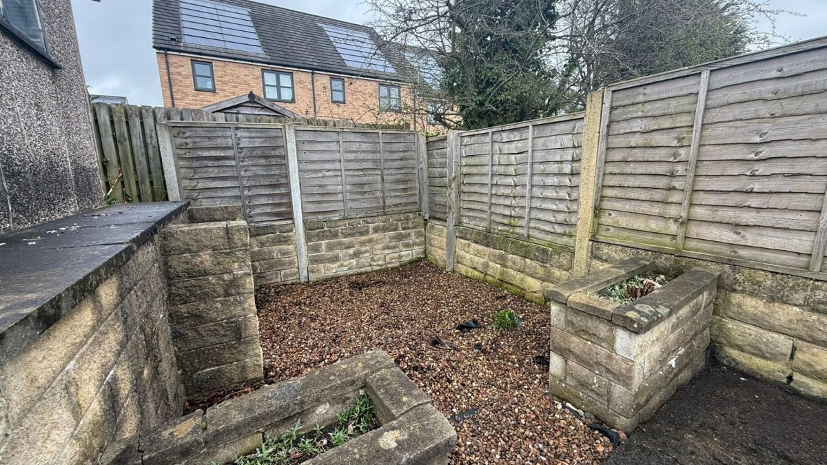 White Lee Road, Batley