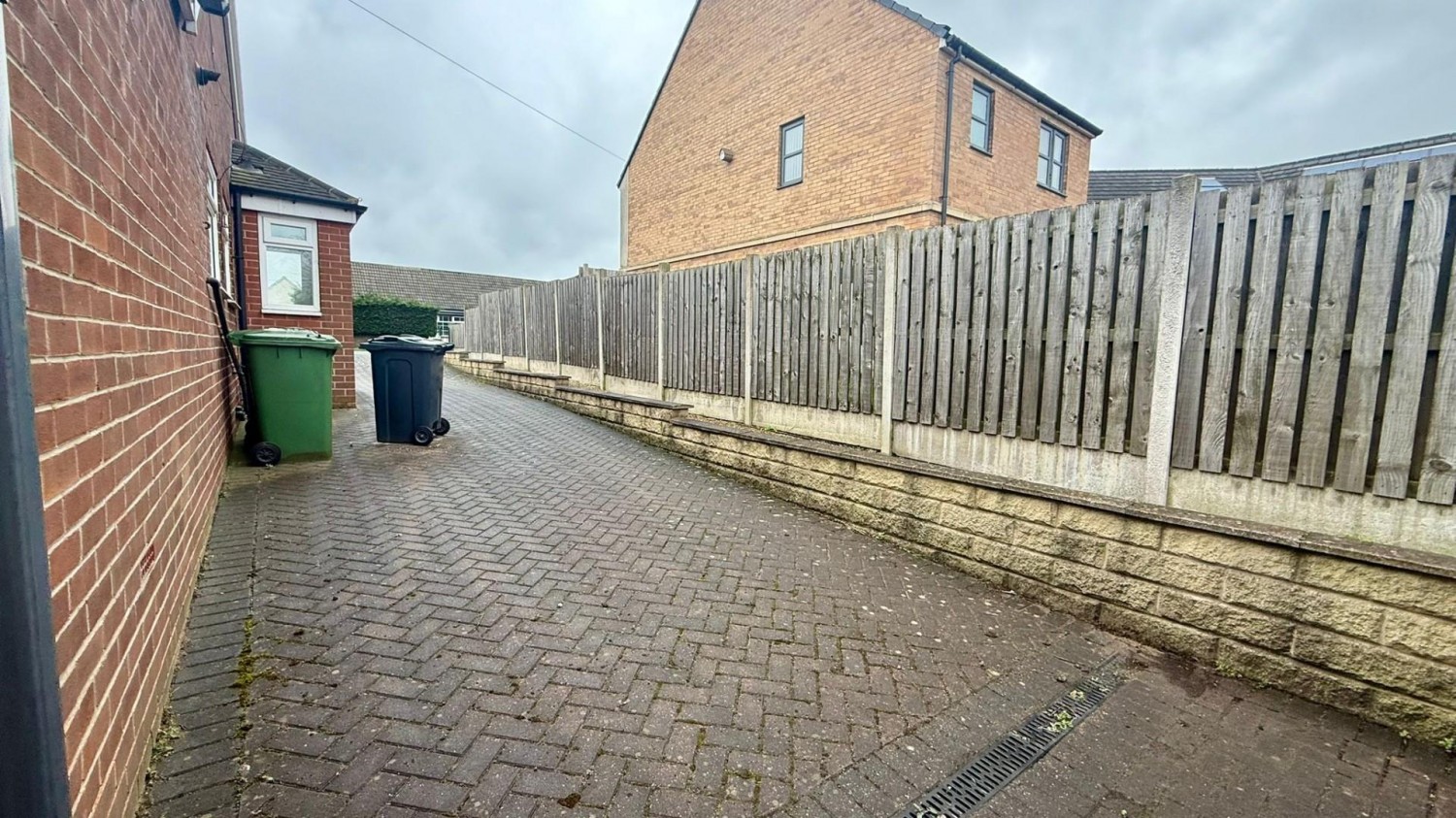 White Lee Road, Batley