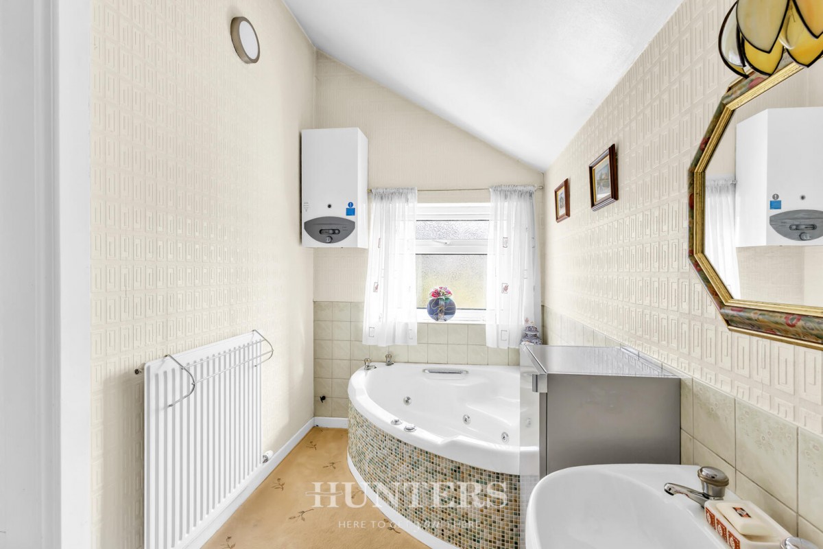 Manchester New Road, Alkrington, Manchester, M24