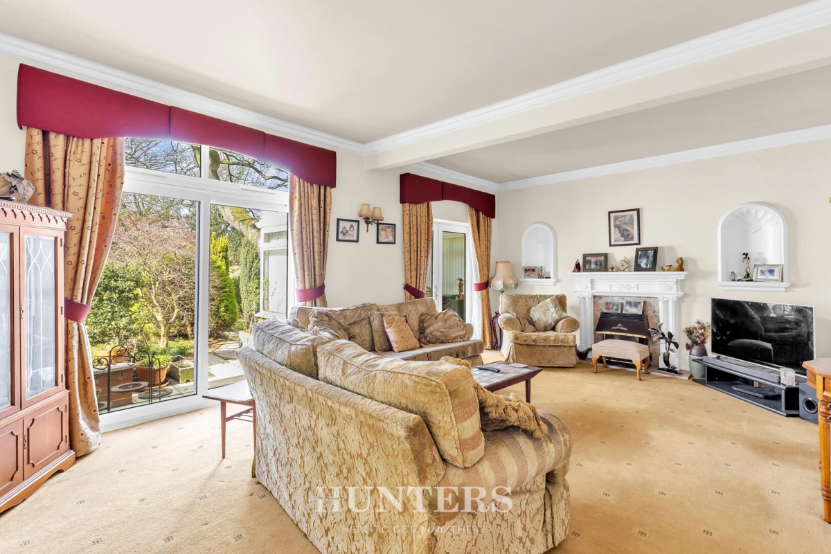 Manchester New Road, Alkrington, Manchester, M24