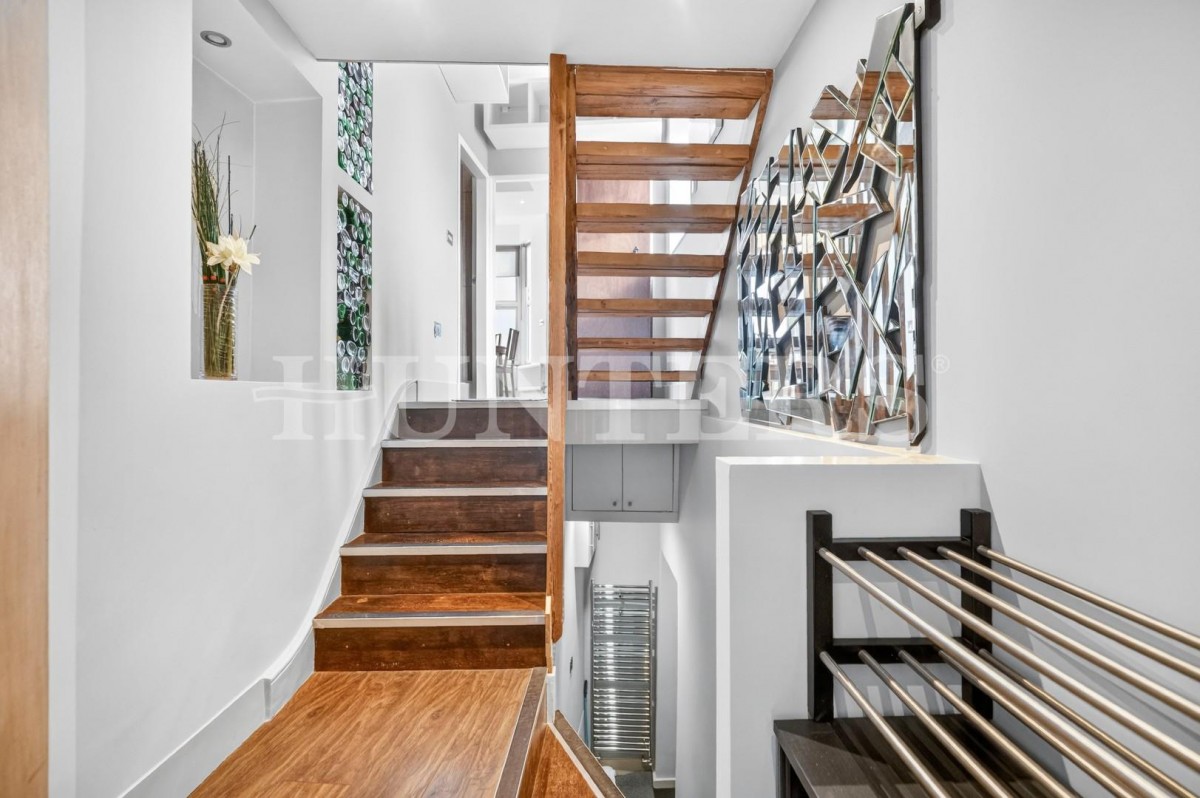 High Road, London, N15