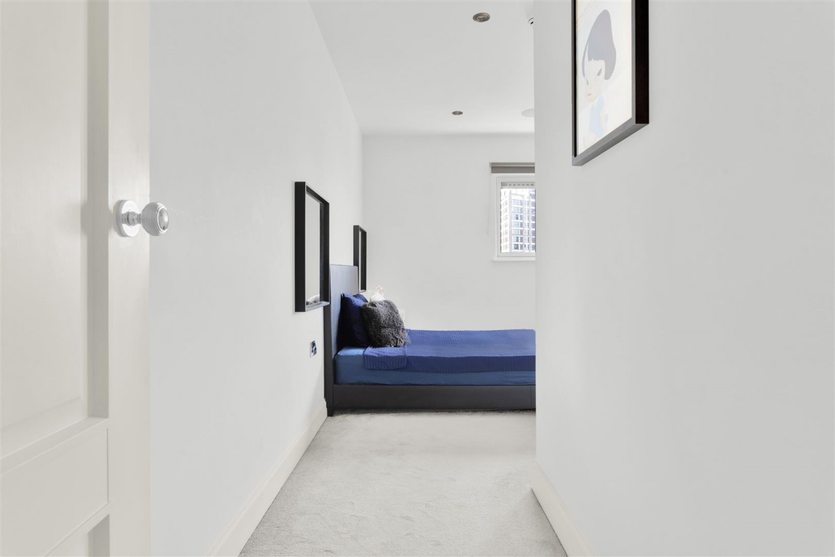 Commercial Road, Aldgate East, E1