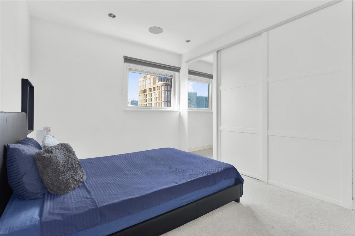 Commercial Road, Aldgate East, E1