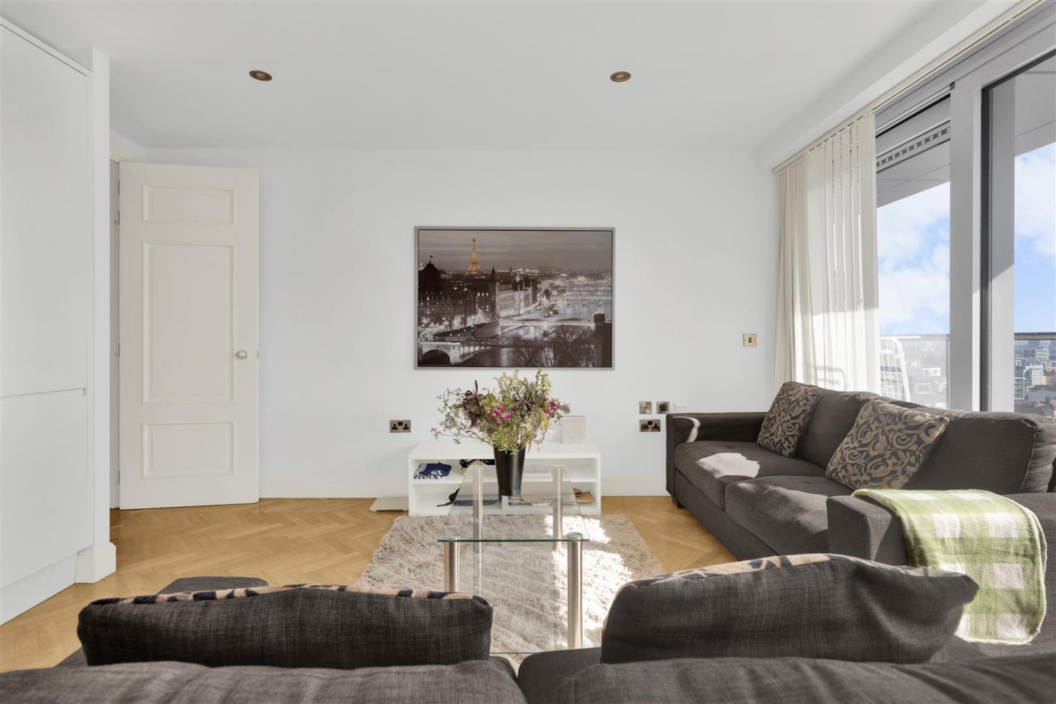 Commercial Road, Aldgate East, E1