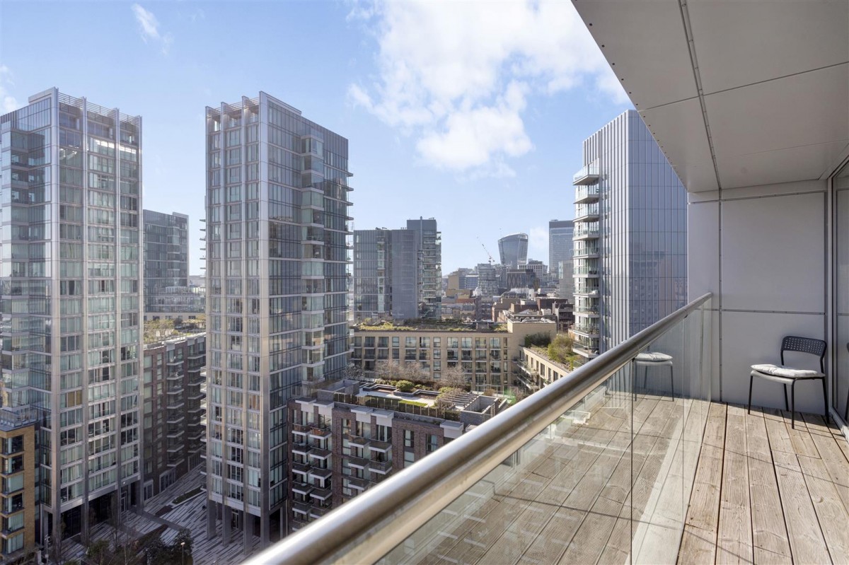 Commercial Road, Aldgate East, E1