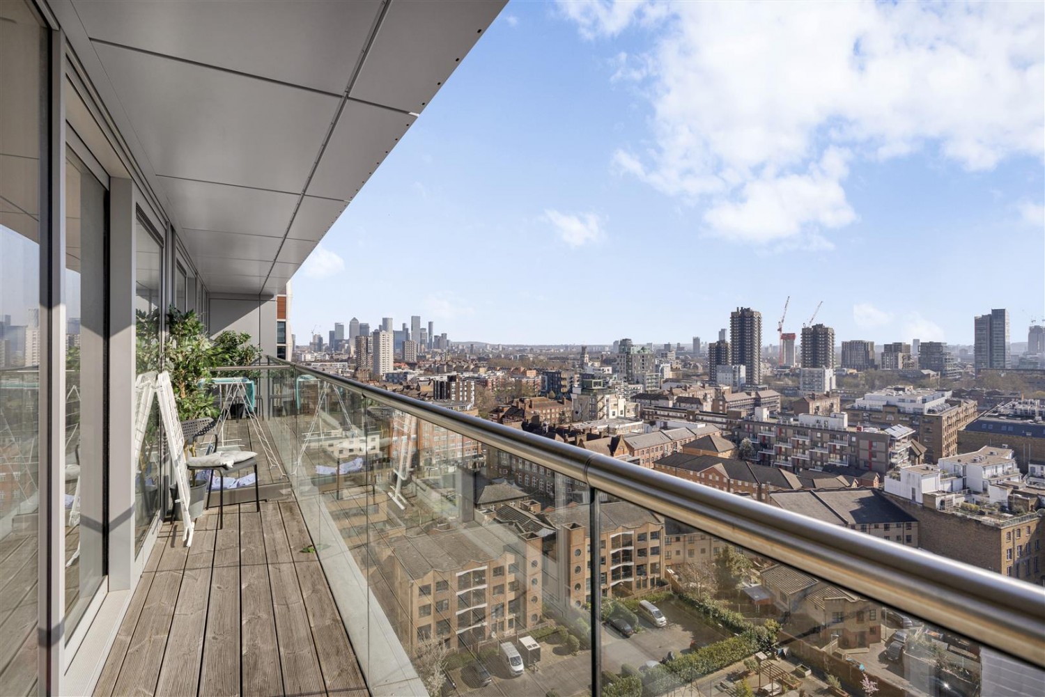 Commercial Road, Aldgate East, E1