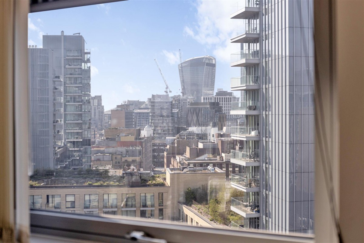 Commercial Road, Aldgate East, E1