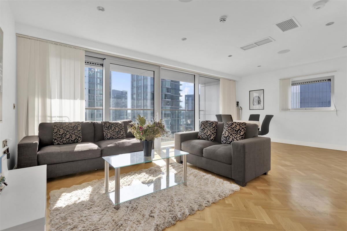 Commercial Road, Aldgate East, E1