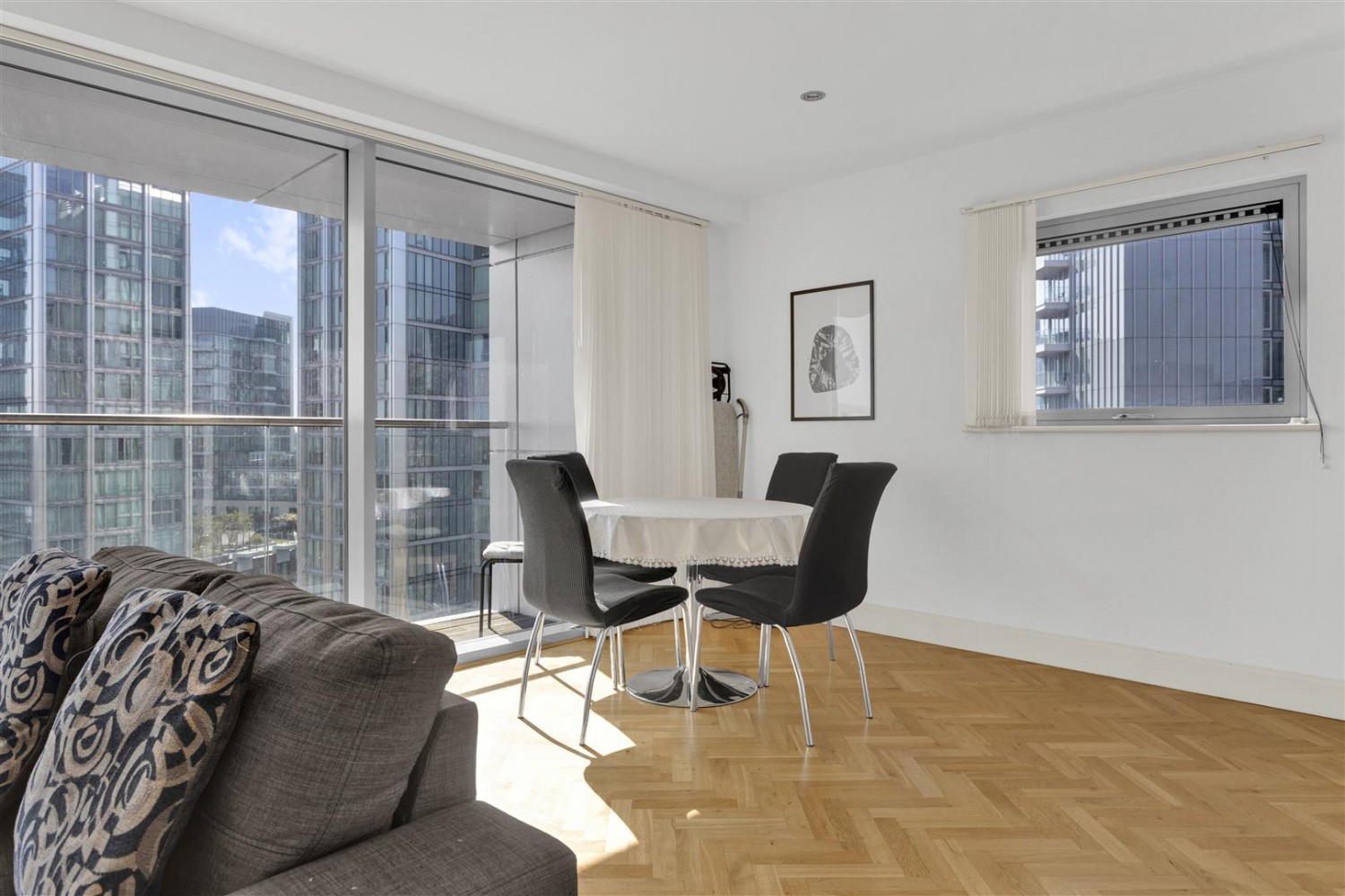 Commercial Road, Aldgate East, E1