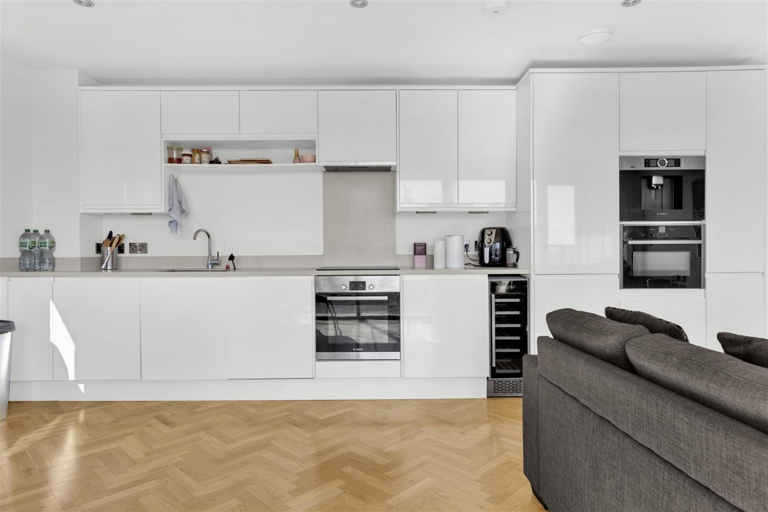 Commercial Road, Aldgate East, E1