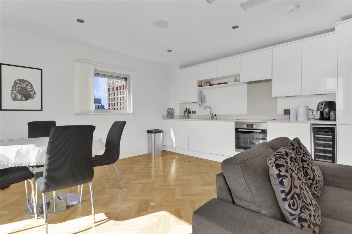 Commercial Road, Aldgate East, E1