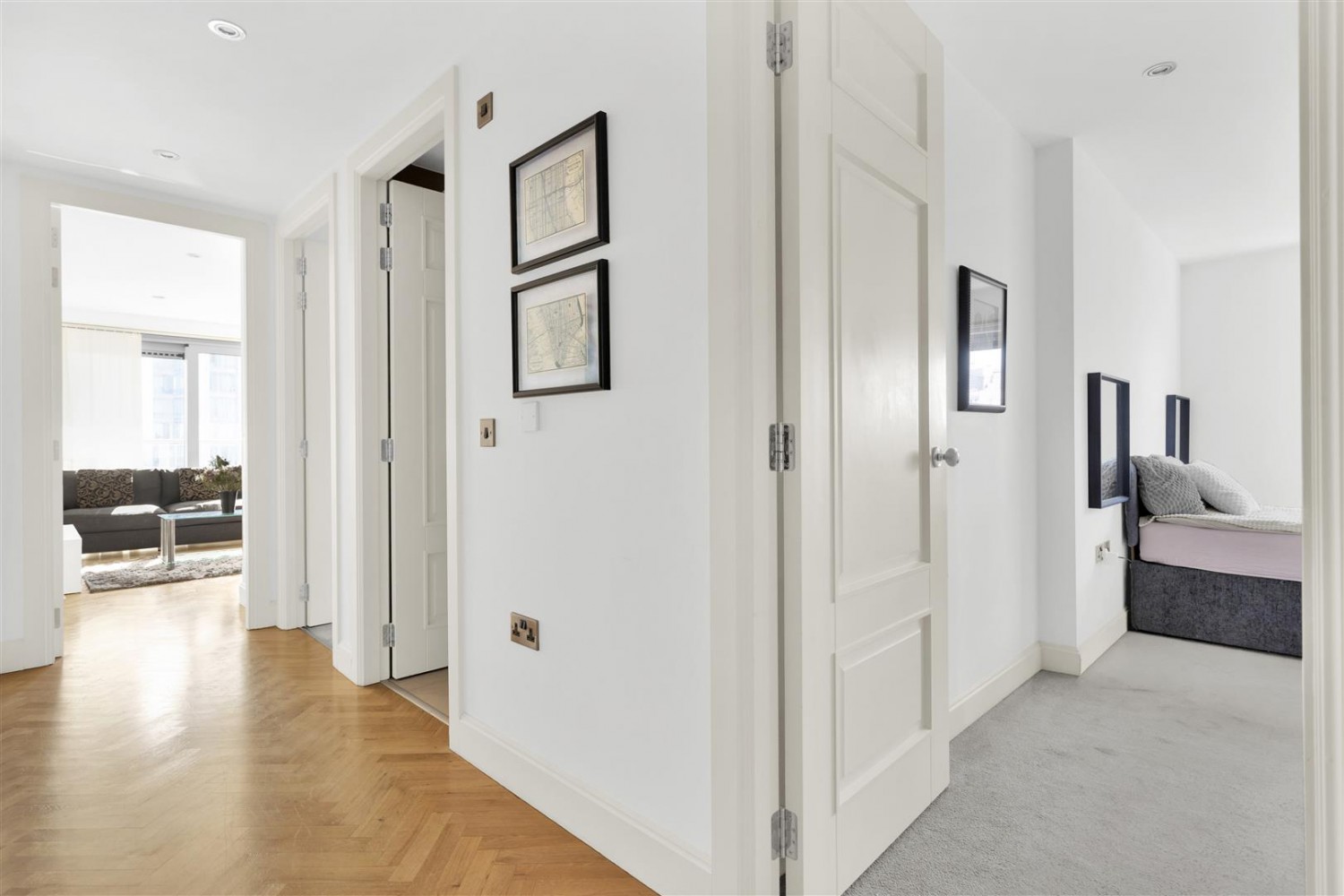 Commercial Road, Aldgate East, E1