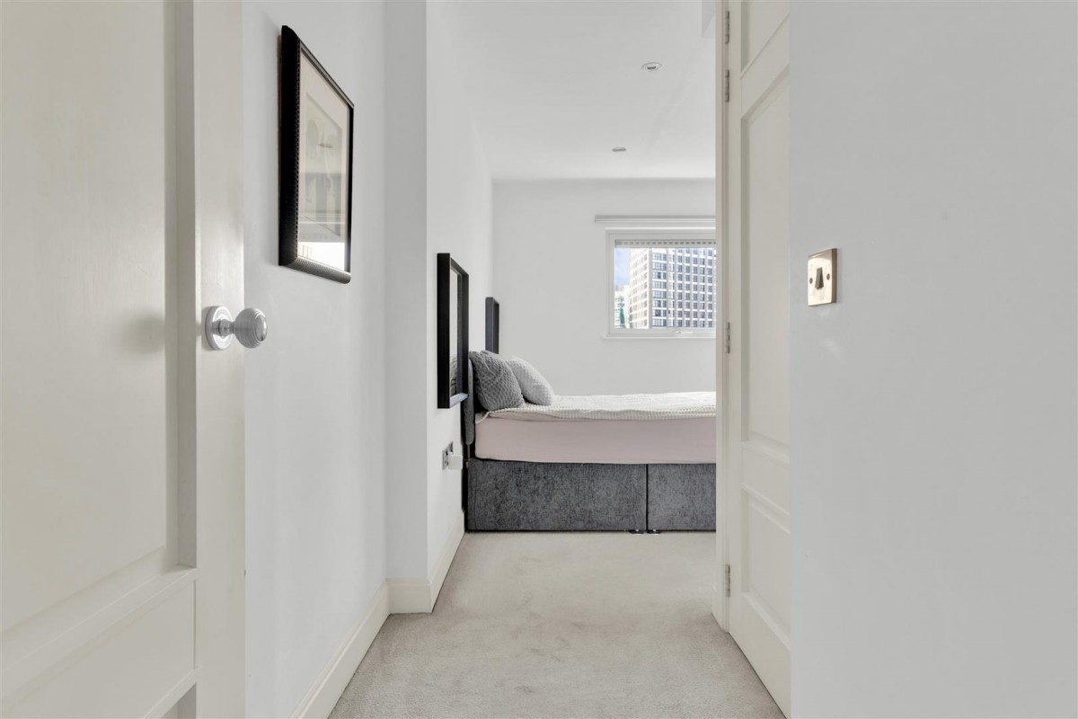 Commercial Road, Aldgate East, E1